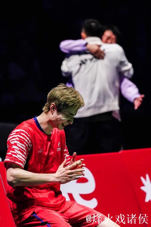 世界羽联总决赛:石宇奇不敌小波波夫,摘得男单亚军 世界羽联总决赛:石宇奇不敌小波波夫,摘得男单亚军