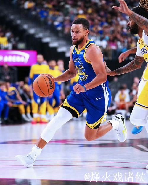 库里休战戴维斯贡献12+10 勇士力克活塞喜迎4连胜 库里休战戴维斯贡献12+10 勇士力克活塞喜迎4连胜